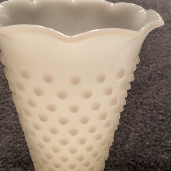 Vintage Hobnail Milk Glass Vase EUC - Picture 2 of 5
